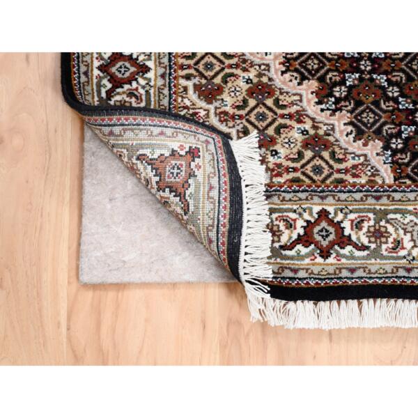 2'10"x5'4" Fish Medallion Design Tabriz Mahi Wool Hand Knotted Black Oriental Rug  - 62532 - Image 4