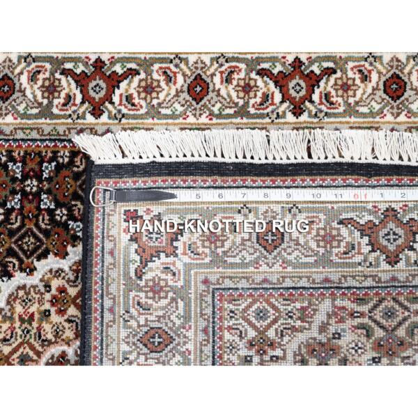 2'10"x5'4" Fish Medallion Design Tabriz Mahi Wool Hand Knotted Black Oriental Rug  - 62532 - Image 9