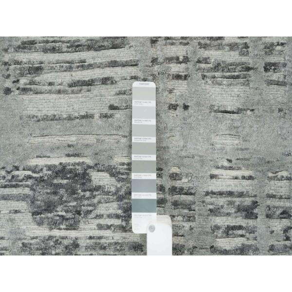 10'1"x10'1" Dark Grey, Hand Spun Undyed Natural Wool, Hand Knotted, Modern Design, Round Oriental Rug  - 65640 - Image 8