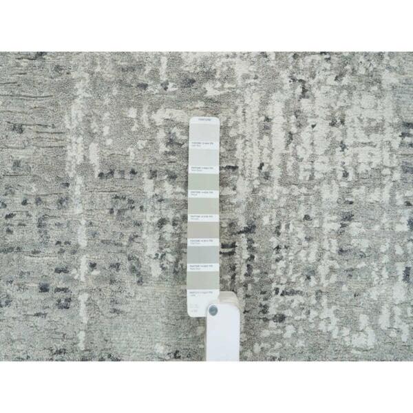 8'1"x8'1" Light Gray, Hand Spun Undyed Natural Wool, Modern Design, Hand Knotted, Round Oriental Rug  - 65647 - Image 8