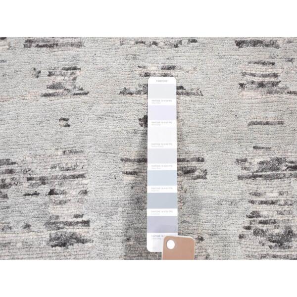 2'6"x12' Goose Gray, Modern Erased Pattern, Hand Spun Undyed Natural Wool Hand Knotted, Runner Oriental Rug  - 80787 - Image 4