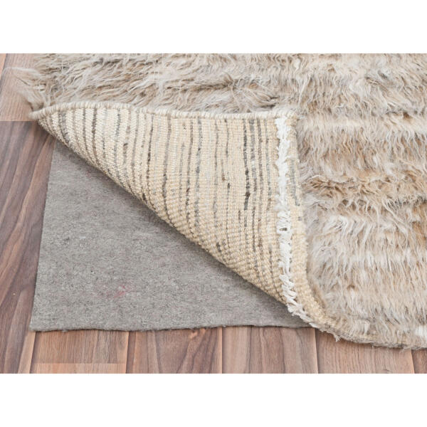 2'10"x5'5" Beige, Shaggy Moroccan Exotic Texture, Undyed Natural Wool Hand Knotted, Oriental Rug  - 82024 - Image 4